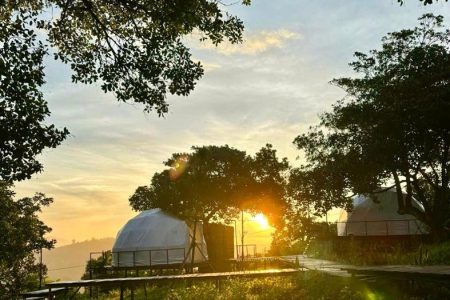 Glamping là gì? Xu hướng du lịch giữa thiên nhiên 2025